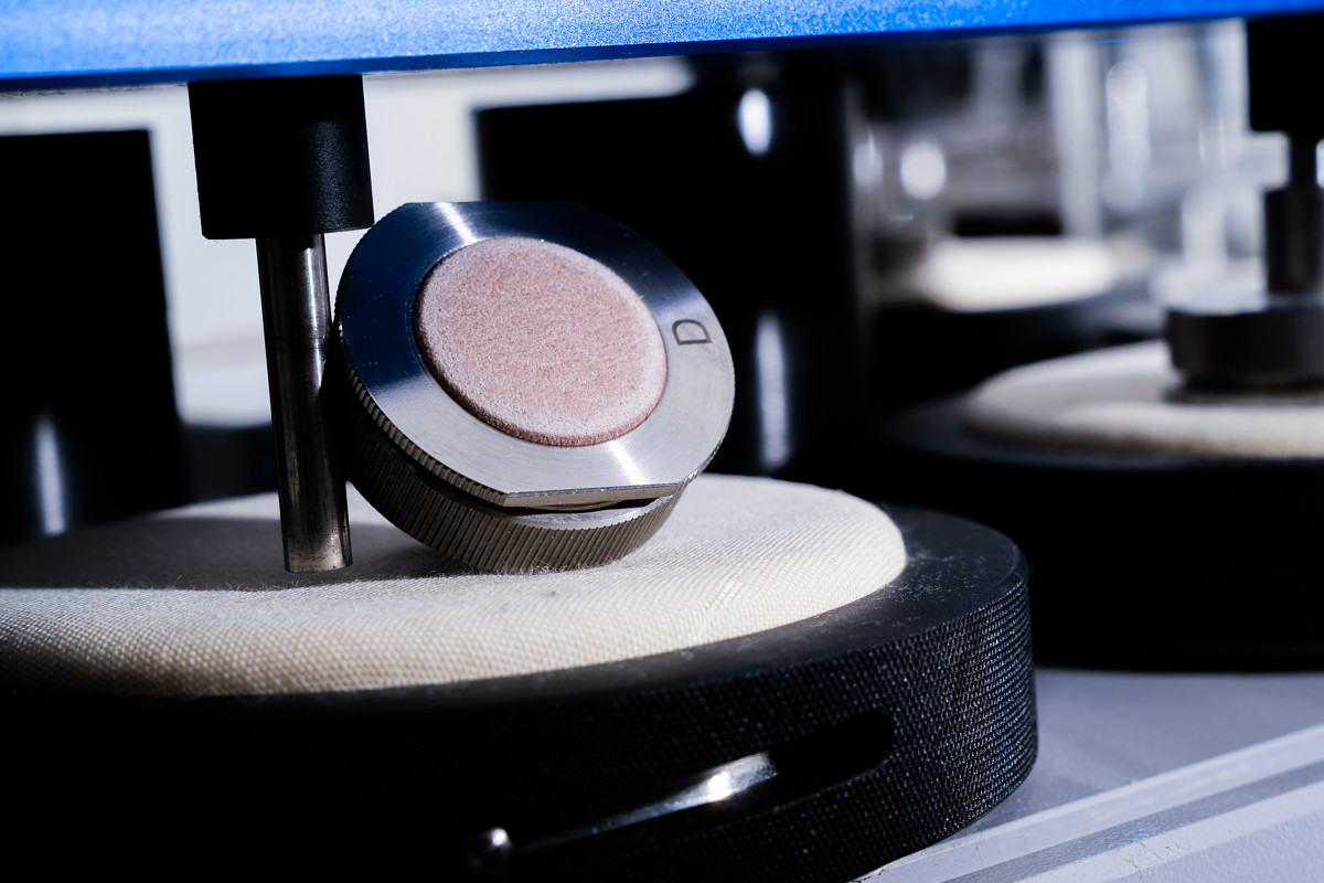 Erfahrung, Qualitätskontrolle und regulatorische Konformität für die Entwicklung zuverlässiger und konsistenter orthopädischer Produkte