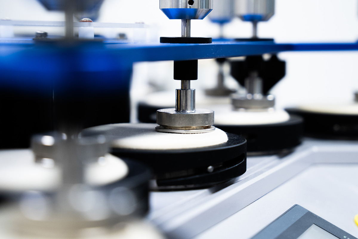 Erfahrung, Qualitätskontrolle und regulatorische Konformität für die Entwicklung zuverlässiger und konsistenter orthopädischer Produkte