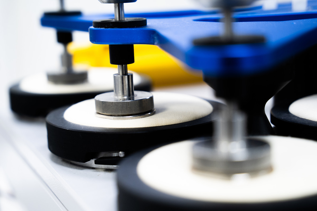 Erfahrung, Qualitätskontrolle und regulatorische Konformität für die Entwicklung zuverlässiger und konsistenter orthopädischer Produkte