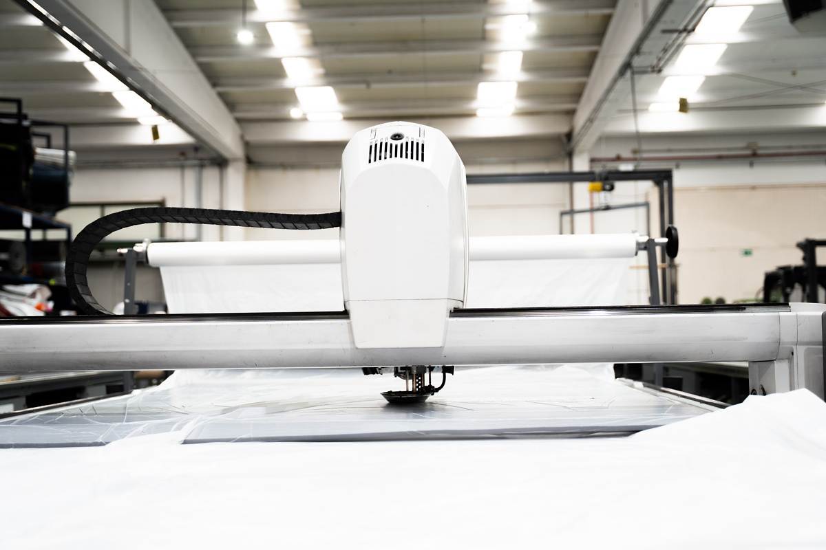 Corte automatizado de precisión für orthopädische Textil- und technische Materialien ohne den Einsatz von Stanzformen